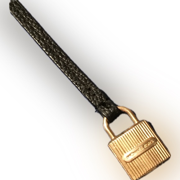 Michael Kors Lock Charm Hang Tag Gold Tone Keychain Key Fob Charm Vintage Style - Picture 2 of 8